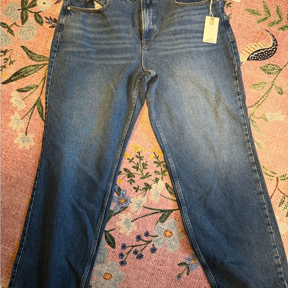 Good American Straight Leg Jeans in Medium Blue